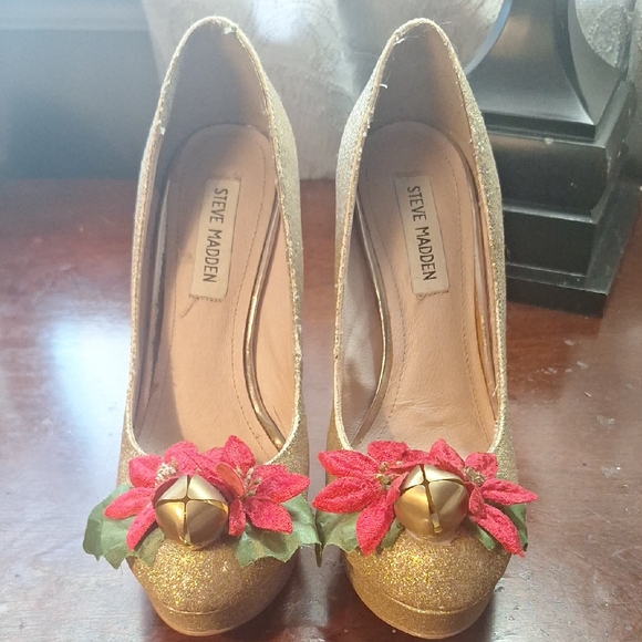 Steve Madden Gold Heels with Red Floral Detail - Picture 1 of 11